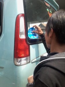 penempelan stiker