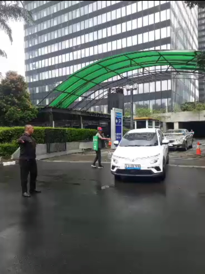 Layanan Distribusi Flyer Car to Car di Area Parkiran Mall